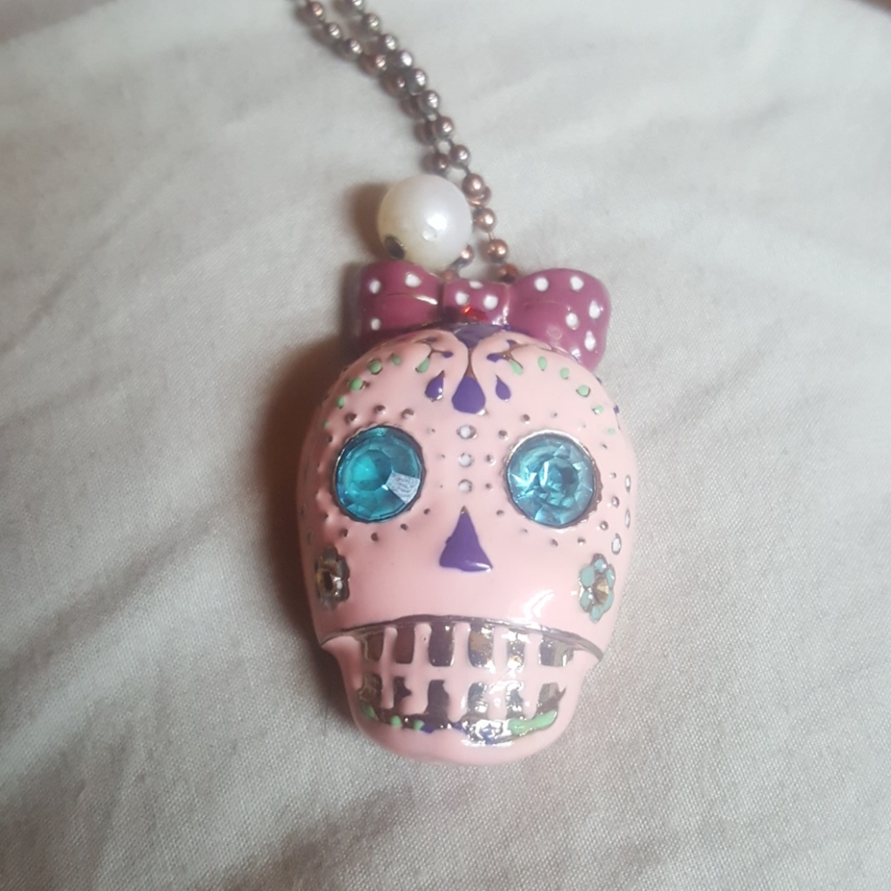Betsey Johnson skull necklace!